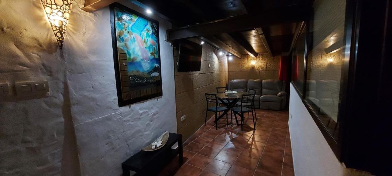 Aloelux Villa !! - Private Villa With Pool , Jacuzzi, Cinema, Massage ,Wonderful View, Art Desing Villa 蒂亚斯 外观 照片