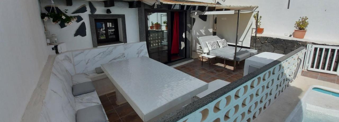 Aloelux Villa !! - Private Villa With Pool , Jacuzzi, Cinema, Massage ,Wonderful View, Art Desing Villa 蒂亚斯 外观 照片