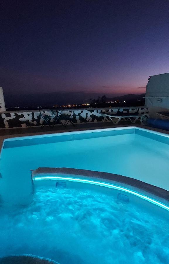 Aloelux Villa !! - Private Villa With Pool , Jacuzzi, Cinema, Massage ,Wonderful View, Art Desing Villa 蒂亚斯 外观 照片
