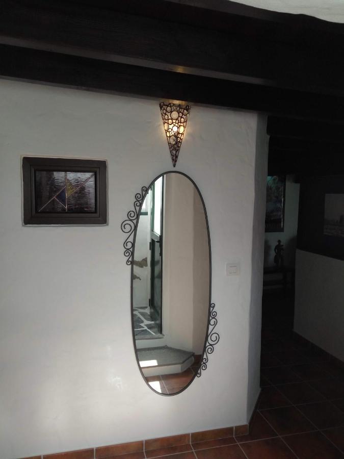 Aloelux Villa !! - Private Villa With Pool , Jacuzzi, Cinema, Massage ,Wonderful View, Art Desing Villa 蒂亚斯 外观 照片